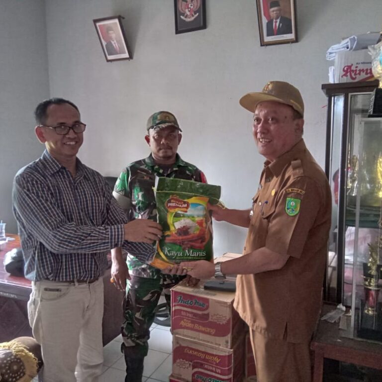 PT EPE Serahkan Bantuan Untuk Korban Banjir Di Kecematan Batang Peranap