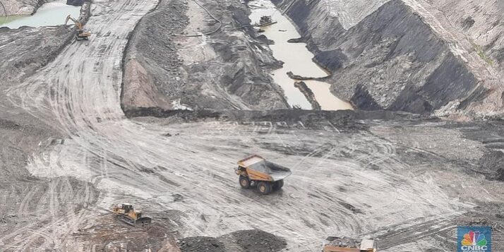 tambang-batu-bara-asam-asam-yang-dikelola-pt-arutmin-anak-usaha-pt-bumi-resources-tbk-bumi-1_169