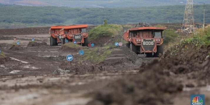 industri-pertambangan-merupakan-dunia-kerja-yang-identik-dengan-karakter-maskulin-dan-secara-alamiah-pekerjanya-lebih-cocok-un-12_169