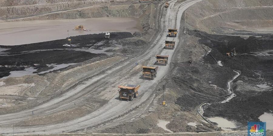 aktivitas-pertambangan-batubara-milik-bayan-resources-di-tabangpakar-kalimantan-jumat-17112023-cnbc-indonesiamuhammad-sabki-28_169 Foto: Aktivitas pertambangan batubara milik Bayan Resources di Tabang/Pakar, Kalimantan, Jumat (17/11/2023). (CNBC Indonesia/Muhammad Sabki)