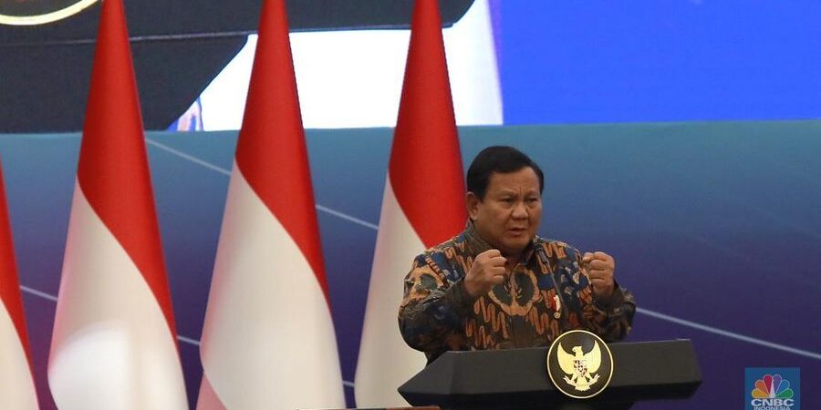 presiden-ri-prabowo-subianto-memberi-pidato-di-acara-sarasehan-ekonomi-bersama-presiden-ri-dengan-tema-memperkuat-daya-tahan-e-1744098787298_169