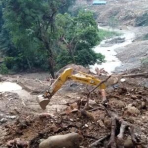 kondisi-tanah-longsor-dan-evakuasi-korban-pada-kawasan-tambang-ilegal-di-di-nagari-sungai-abu-kecamatan-hiliran-gumanti-kabupa-4_169